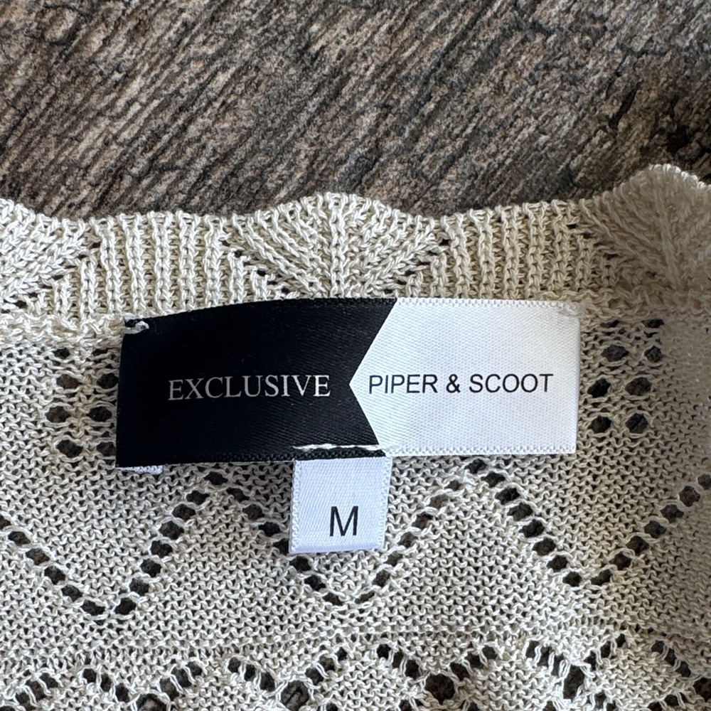 Chic Beige Knit Blouse with Bow Accents - Picture 2 of 14